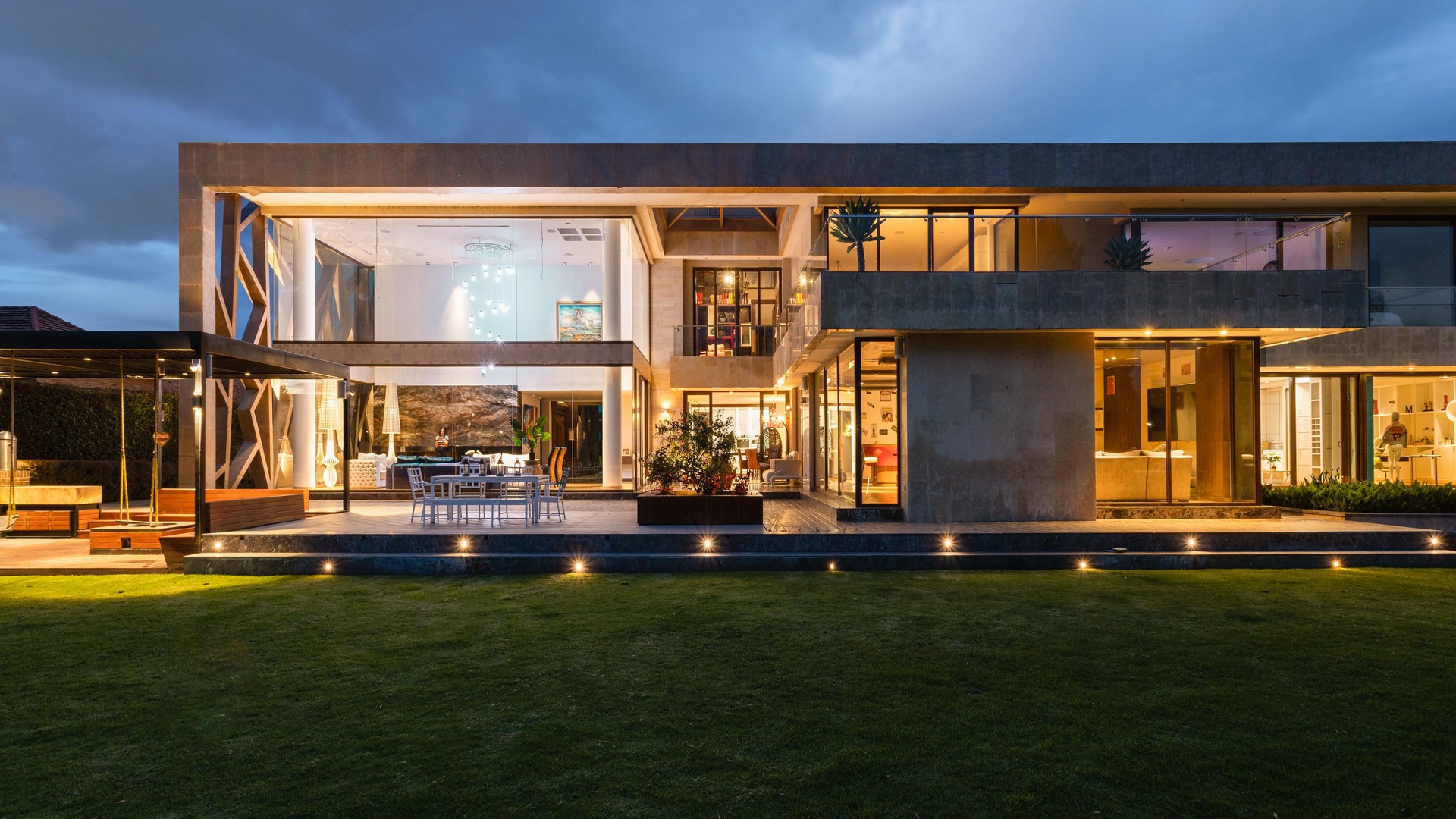Contemporary luxury residence